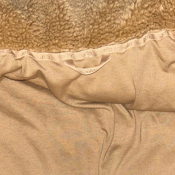 Alo Yoga Sherpa Snow Angel Puffer - Picture 2 of 6